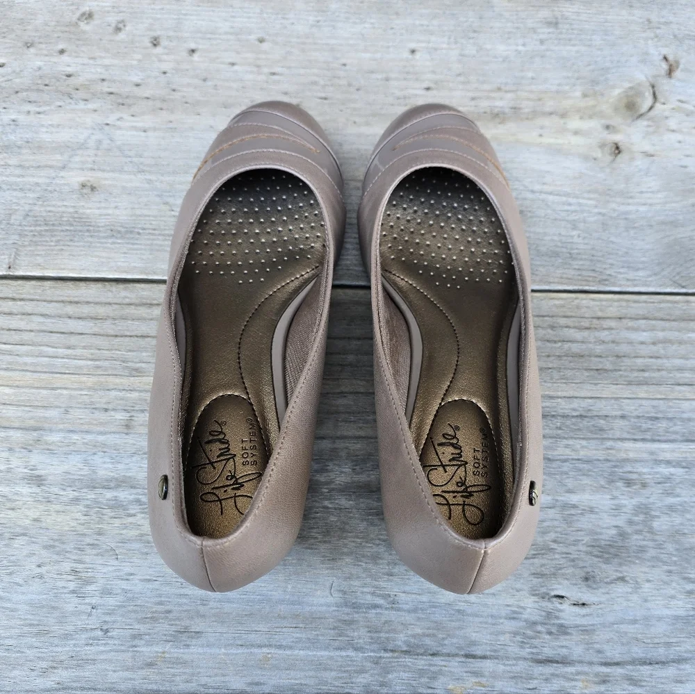 Life Stride Laflash Feminine Minimalist Blush Nude Comfort Wedge 6.5M